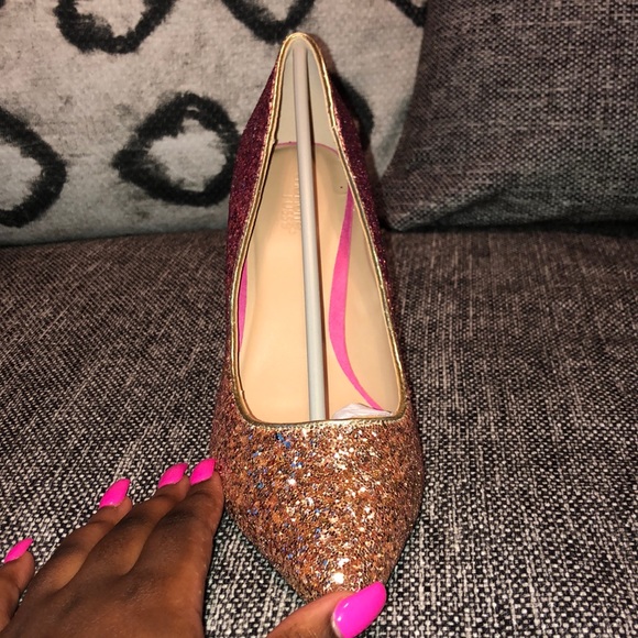 Pink And gold pumps 😍 - Picture 2 of 3